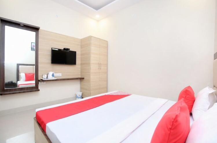 Forever Inn Hotel Near Golden Temple Амритсар Экстерьер фото